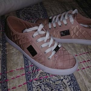 Ladies sneakers
